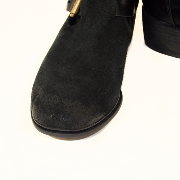 New ISOLA Darnell Black Suede & Leather Buckle Cutout Ankle Booties Size 6M - Picture 3 of 8